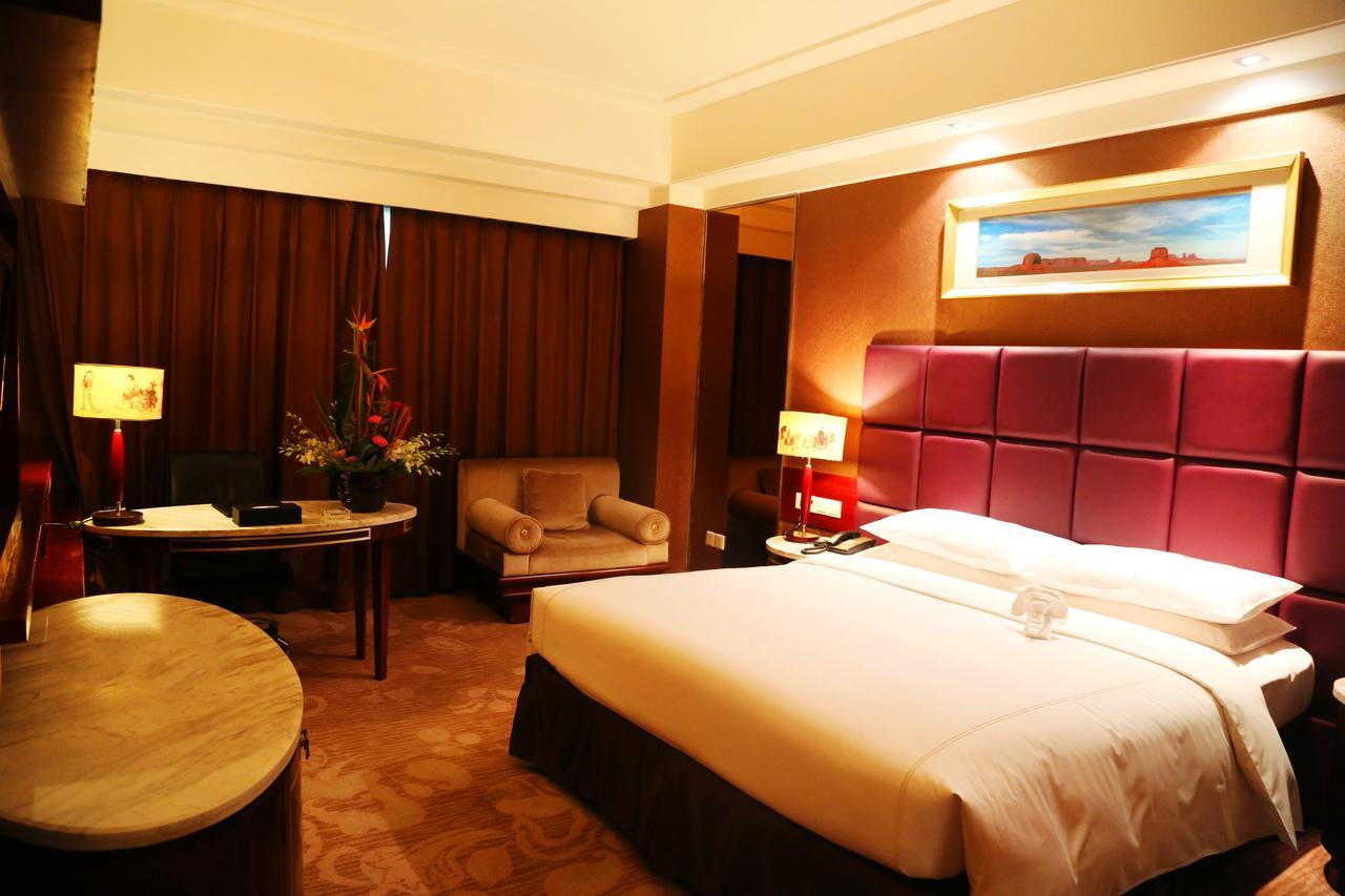 Chengdu Tianyou International Hotel Bagian luar foto
